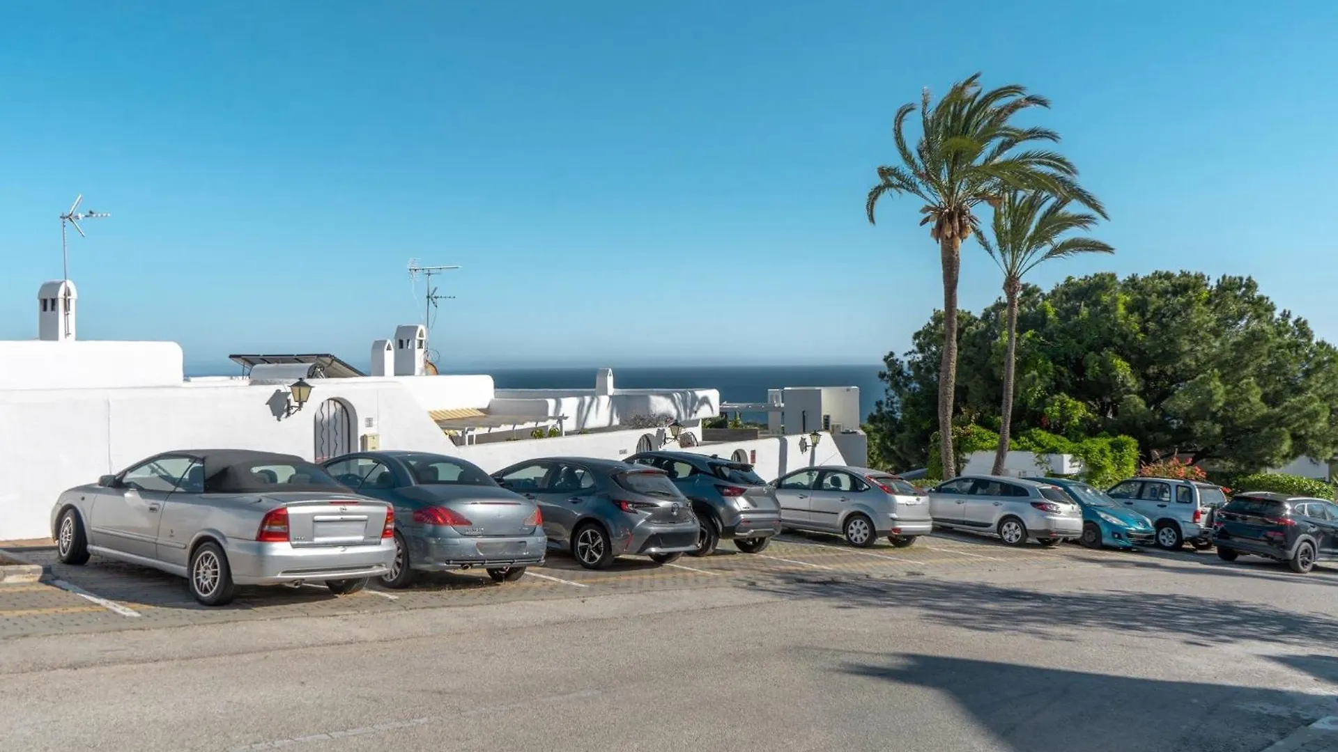 Lovely Townhouse, Swimming Pool Marbella